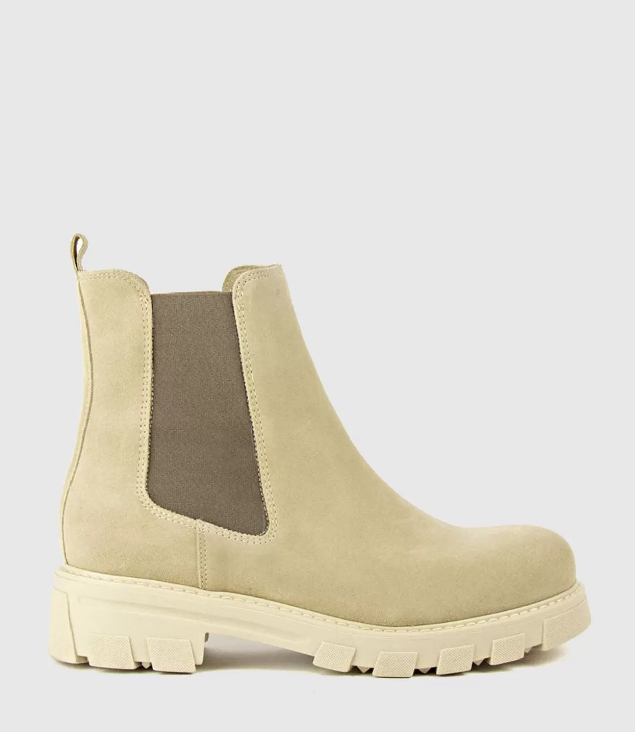 Edward Meller Ankle Boots<Ashley Chelsea Boot On Lug Sole In Sand Suede