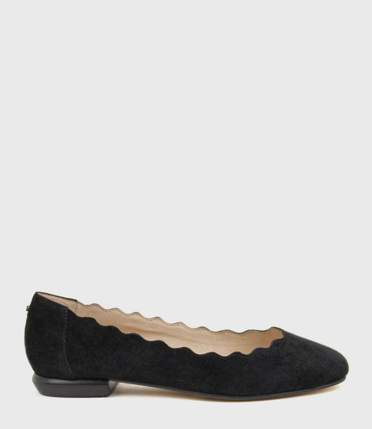 Edward Meller Ballet Flats<Fara Scalloped Ballet Flat In Black Suede