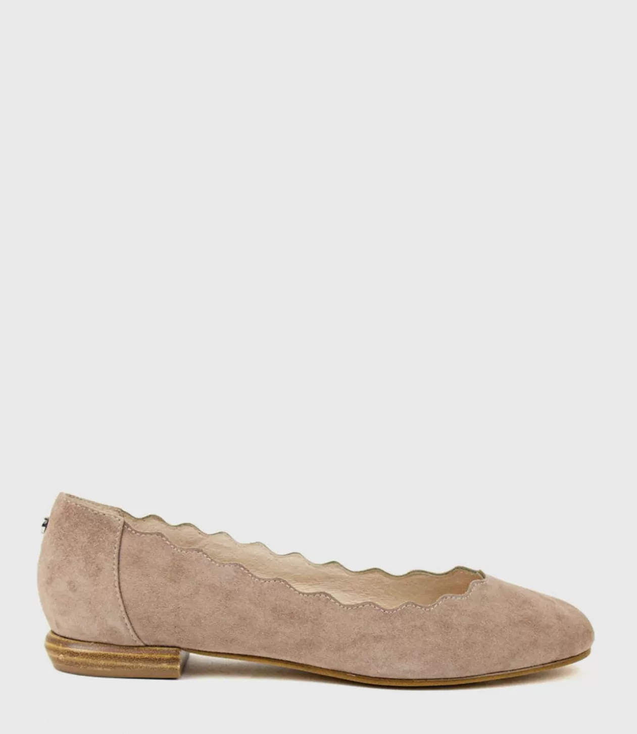 Edward Meller Ballet Flats<Fara Scalloped Ballet Flat In Nude Suede