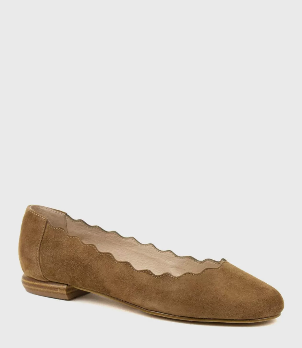 Edward Meller Ballet Flats<Fara Scalloped Ballet Flat In Tawny Suede