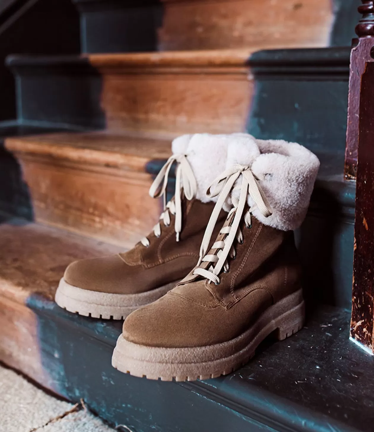 Edward Meller Ankle Boots<Victor Shearling Collar Lace Up Boot In Walnut Suede